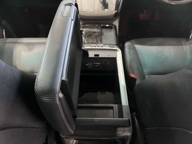 トヨタ アルファード　ハイブリッド ２．４ ＳＲ Ｃパッケージ ４ＷＤ H25年 (関東) 99