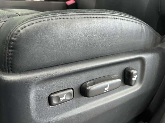 トヨタ アルファード　ハイブリッド ２．４ ＳＲ Ｃパッケージ ４ＷＤ H25年 (関東) 99