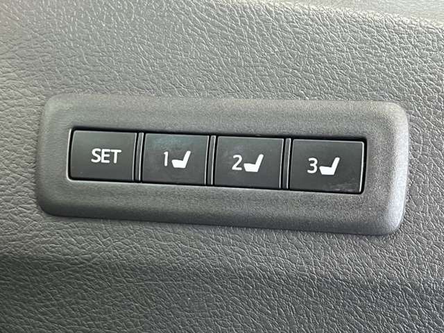 トヨタ アルファード　ハイブリッド ２．４ ＳＲ Ｃパッケージ ４ＷＤ H25年 (関東) 99