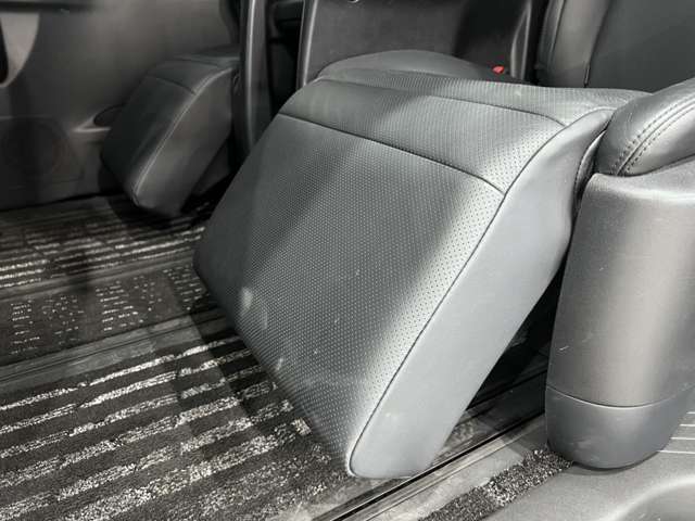 トヨタ アルファード　ハイブリッド ２．４ ＳＲ Ｃパッケージ ４ＷＤ H25年 (関東) 99