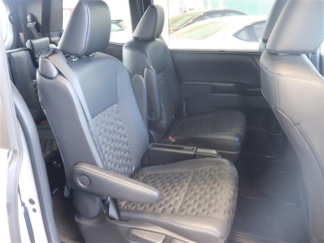 トヨタ ヴォクシー １．８ ハイブリッド Ｓ－Ｚ R5年 (関東) 99