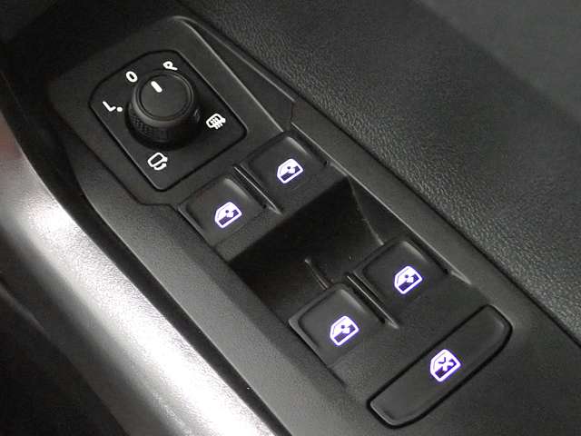 フォルクスワーゲン ポロ ＴＳＩ　アクティブ R4年 (関東) 99