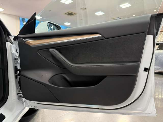 テスラ モデル３ スタンダードレンジ R3年 (関東) 99