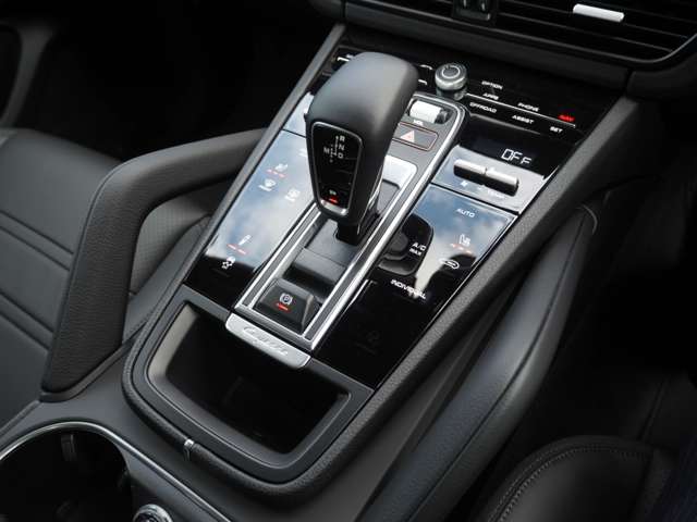 ポルシェ カイエン ハイブリッド Ｅハイブリッド ティプトロニックＳ ４ＷＤ R2年 (近畿) 99