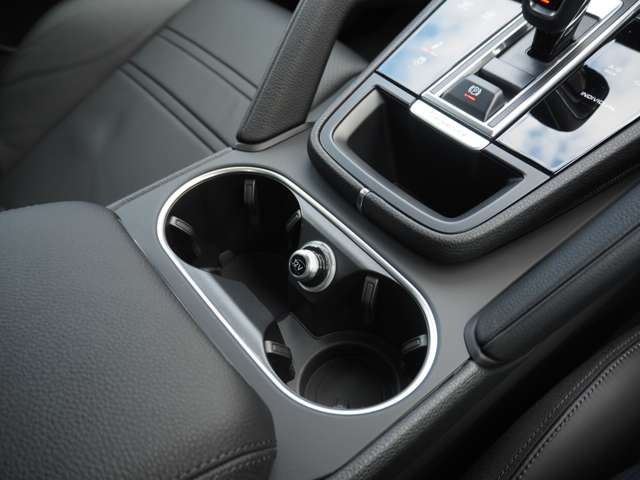 ポルシェ カイエン ハイブリッド Ｅハイブリッド ティプトロニックＳ ４ＷＤ R2年 (近畿) 99