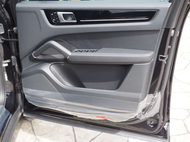 ポルシェ カイエン ハイブリッド Ｅハイブリッド ティプトロニックＳ ４ＷＤ R2年 (近畿) 99