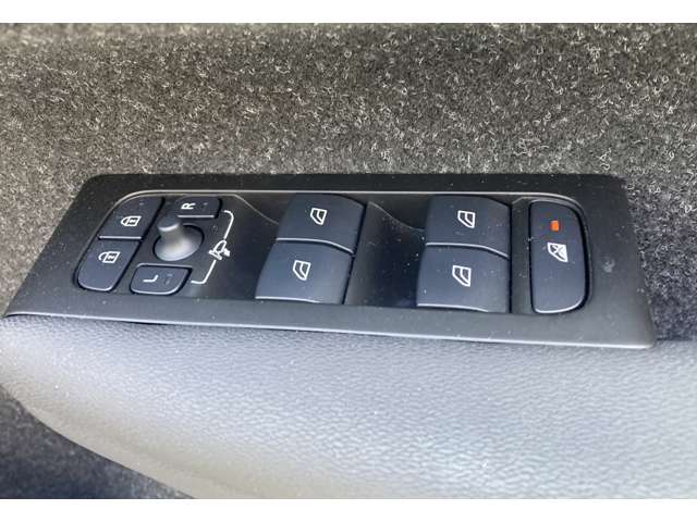 ボルボ ＸＣ４０ Ｂ４ ＡＷＤ モメンタム ４ＷＤ R3年 (関東) 99