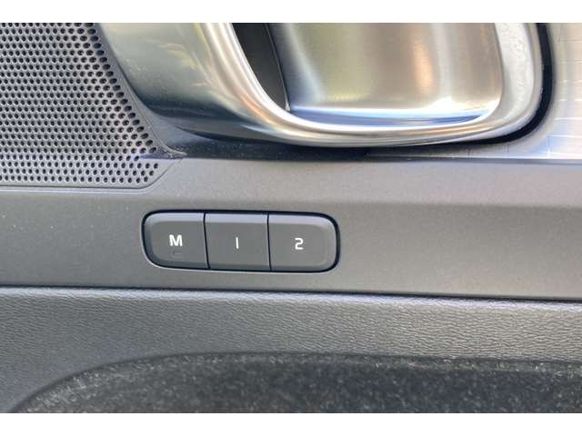 ボルボ ＸＣ４０ Ｂ４ ＡＷＤ モメンタム ４ＷＤ R3年 (関東) 99