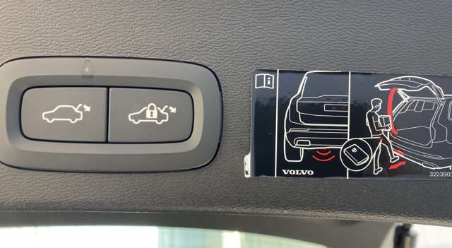 ボルボ ＸＣ４０ Ｂ４ ＡＷＤ モメンタム ４ＷＤ R3年 (関東) 99