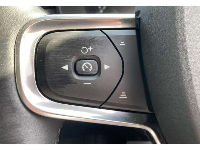 ボルボ ＸＣ４０ Ｂ４ ＡＷＤ モメンタム ４ＷＤ R3年 (関東) 99