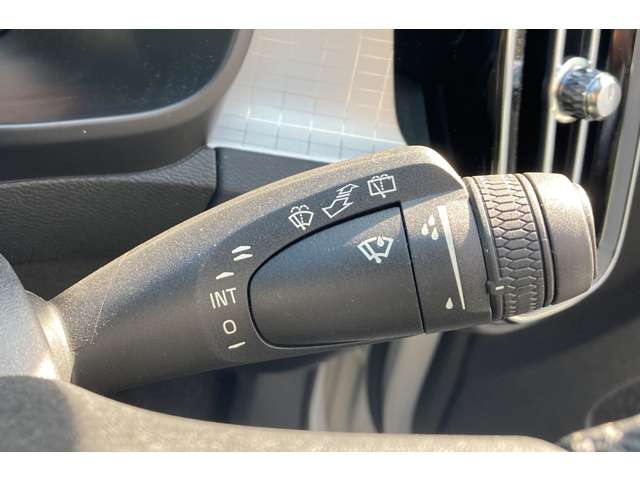 ボルボ ＸＣ４０ Ｂ４ ＡＷＤ モメンタム ４ＷＤ R3年 (関東) 99