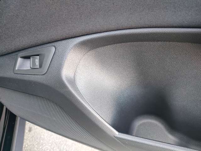 フォルクスワーゲン Ｔ－ＲＯＣ ＴＤＩ スタイル デザイン パッケージ ディーゼルターボ R2年 (東北) 99