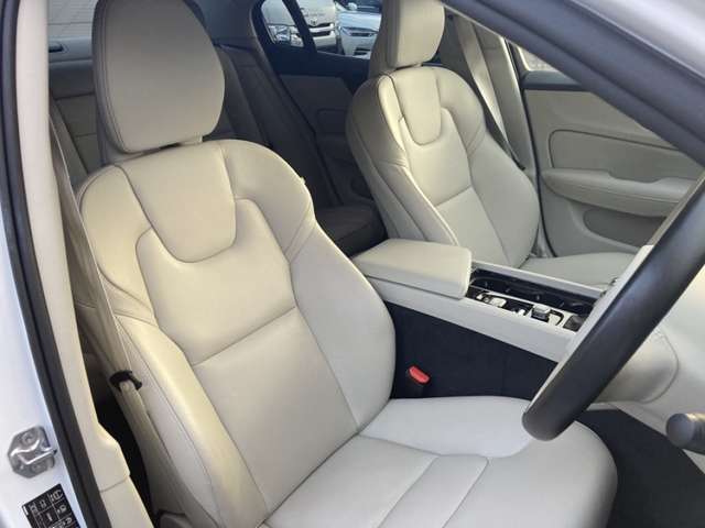 ボルボ Ｓ６０ Ｔ４　モメンタム R1年 (東北) 99