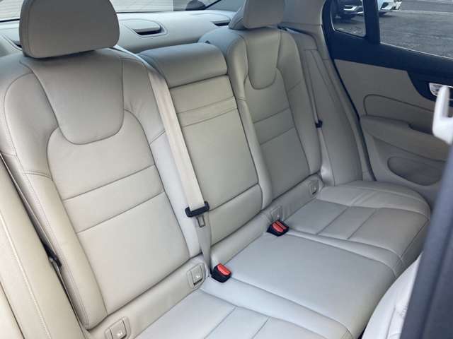 ボルボ Ｓ６０ Ｔ４　モメンタム R1年 (東北) 99