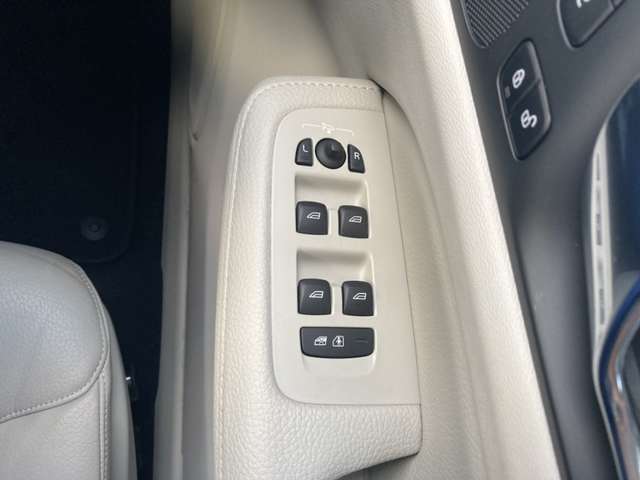 ボルボ Ｓ６０ Ｔ４　モメンタム R1年 (東北) 99