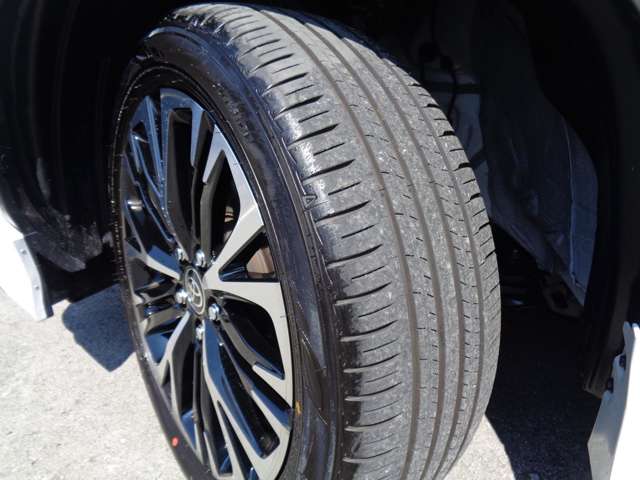 トヨタ ヤリスクロス　ハイブリッド １．５ ハイブリッド Ｚ Ｅ－ＦＯＵＲ ４ＷＤ R6年 () 99