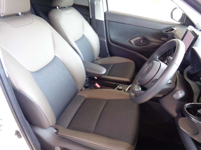 トヨタ ヤリスクロス　ハイブリッド １．５ ハイブリッド Ｚ Ｅ－ＦＯＵＲ ４ＷＤ R6年 () 99