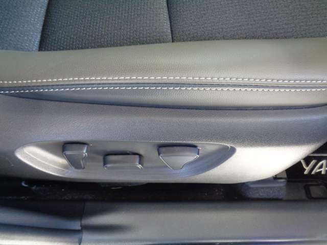 トヨタ ヤリスクロス　ハイブリッド １．５ ハイブリッド Ｚ Ｅ－ＦＯＵＲ ４ＷＤ R6年 () 99