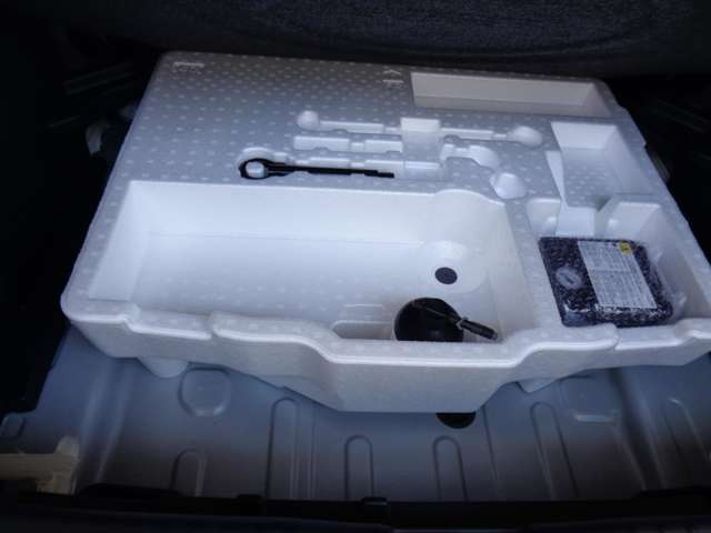 トヨタ ヤリスクロス　ハイブリッド １．５ ハイブリッド Ｚ Ｅ－ＦＯＵＲ ４ＷＤ R6年 () 99