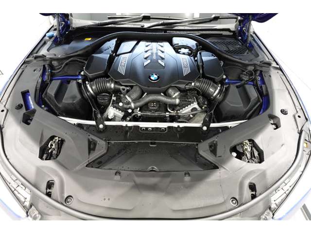 ＢＭＷ ８シリーズ Ｍ８５０Ｉ Ｘドライブ ４ＷＤ R5年 (近畿) 99