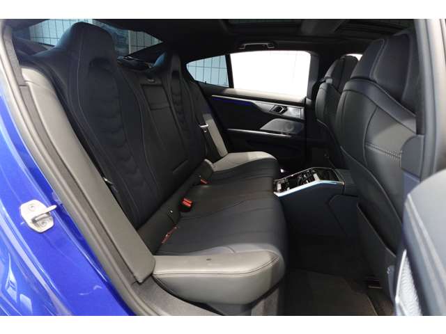 ＢＭＷ ８シリーズ Ｍ８５０Ｉ Ｘドライブ ４ＷＤ R5年 (近畿) 99