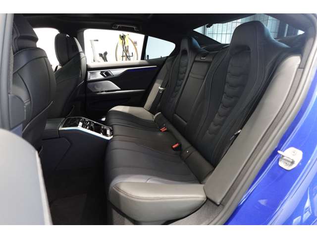 ＢＭＷ ８シリーズ Ｍ８５０Ｉ Ｘドライブ ４ＷＤ R5年 (近畿) 99