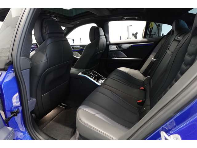 ＢＭＷ ８シリーズ Ｍ８５０Ｉ Ｘドライブ ４ＷＤ R5年 (近畿) 99