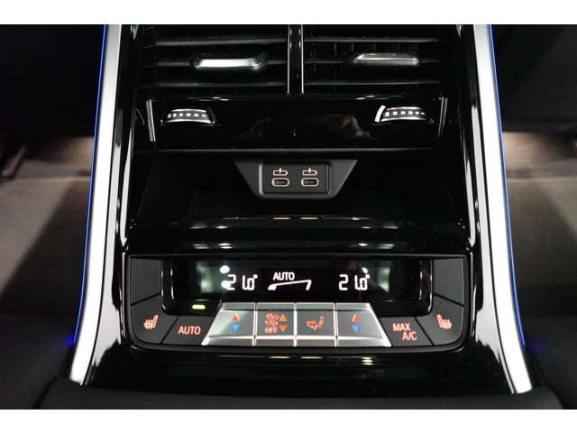 ＢＭＷ ８シリーズ Ｍ８５０Ｉ Ｘドライブ ４ＷＤ R5年 (近畿) 99