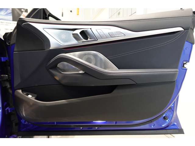 ＢＭＷ ８シリーズ Ｍ８５０Ｉ Ｘドライブ ４ＷＤ R5年 (近畿) 99