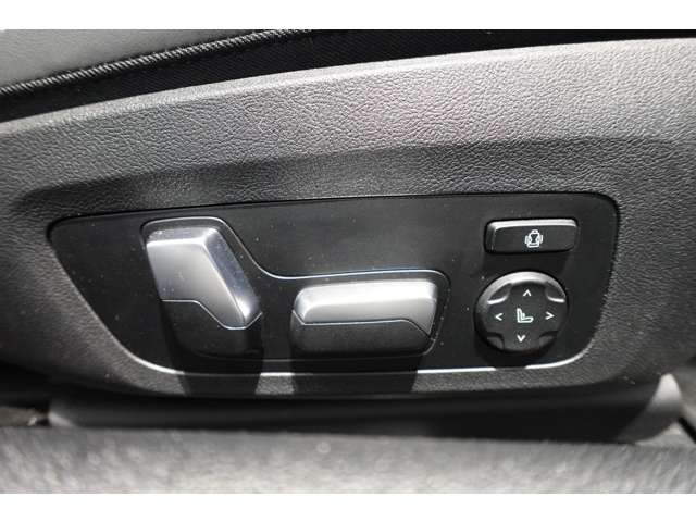 ＢＭＷ ８シリーズ Ｍ８５０Ｉ Ｘドライブ ４ＷＤ R5年 (近畿) 99