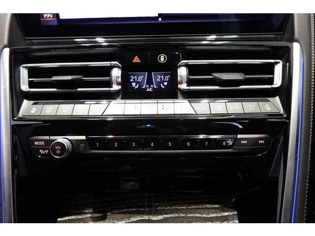 ＢＭＷ ８シリーズ Ｍ８５０Ｉ Ｘドライブ ４ＷＤ R5年 (近畿) 99