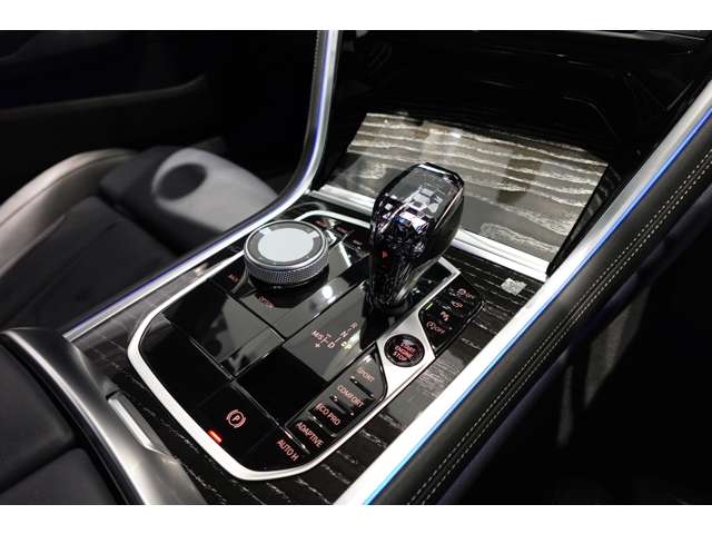 ＢＭＷ ８シリーズ Ｍ８５０Ｉ Ｘドライブ ４ＷＤ R5年 (近畿) 99