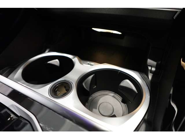 ＢＭＷ ８シリーズ Ｍ８５０Ｉ Ｘドライブ ４ＷＤ R5年 (近畿) 99