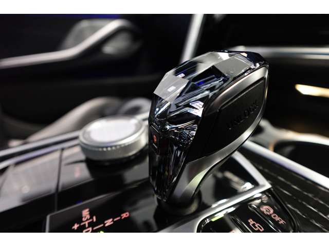 ＢＭＷ ８シリーズ Ｍ８５０Ｉ Ｘドライブ ４ＷＤ R5年 (近畿) 99