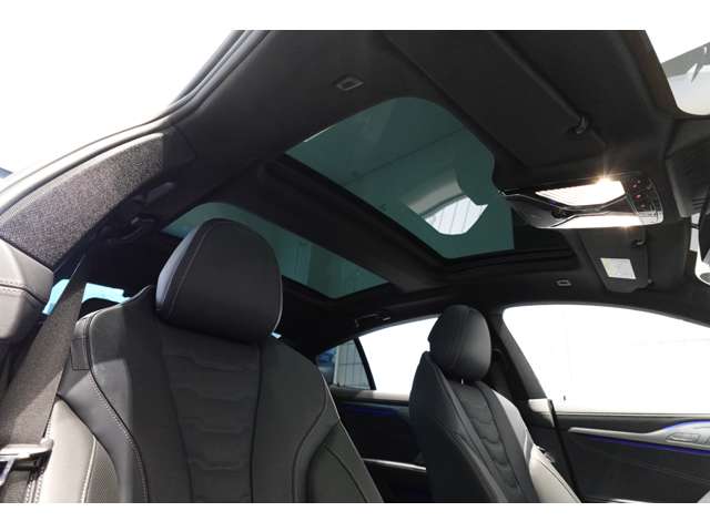 ＢＭＷ ８シリーズ Ｍ８５０Ｉ Ｘドライブ ４ＷＤ R5年 (近畿) 99