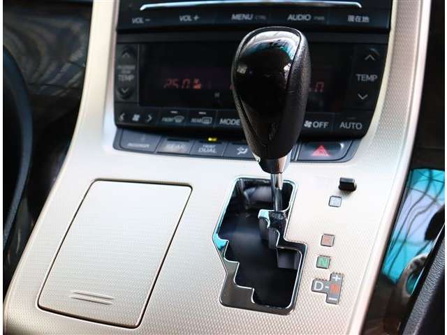 トヨタ ヴェルファイア ２．４ Ｚ ゴールデンアイズＩＩ H26年 (関東) 99