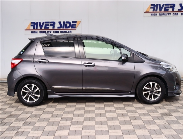 トヨタ ヴィッツ １．３ Ｆ H29年 (関東) 99