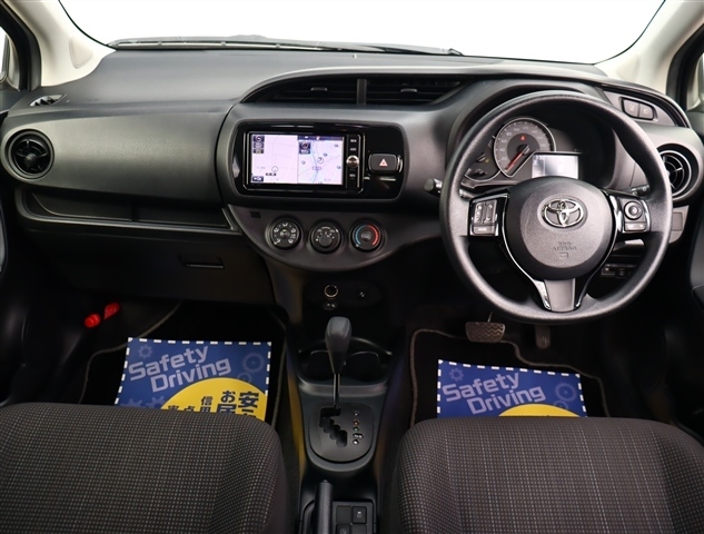 トヨタ ヴィッツ １．３ Ｆ H29年 (関東) 99