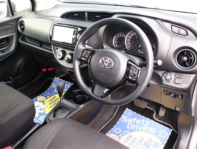 トヨタ ヴィッツ １．３ Ｆ H29年 (関東) 99