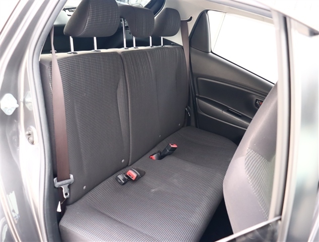 トヨタ ヴィッツ １．３ Ｆ H29年 (関東) 99