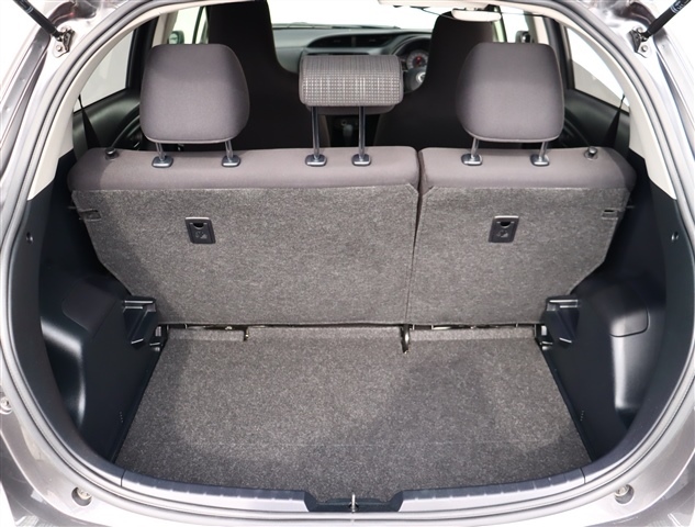 トヨタ ヴィッツ １．３ Ｆ H29年 (関東) 99