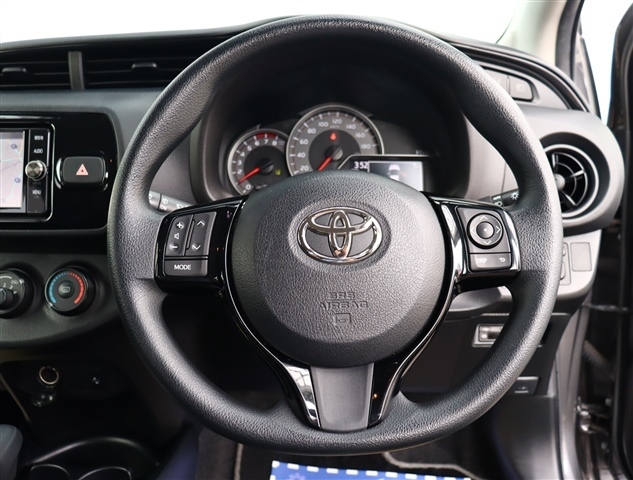 トヨタ ヴィッツ １．３ Ｆ H29年 (関東) 99