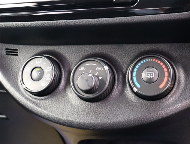 トヨタ ヴィッツ １．３ Ｆ H29年 (関東) 99