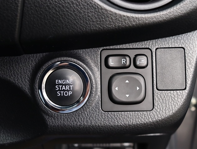 トヨタ ヴィッツ １．３ Ｆ H29年 (関東) 99