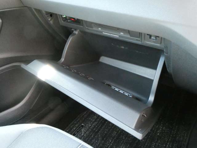 フォルクスワーゲン ポロ ＴＳＩ　ハイライン H30年 (関東) 99