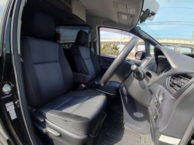 トヨタ ヴォクシー ２．０ ＺＳ H26年 (中国) 99