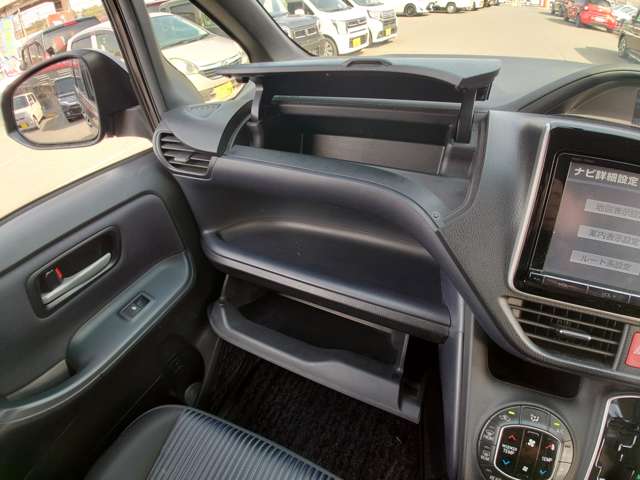 トヨタ ヴォクシー ２．０ ＺＳ H26年 (中国) 99