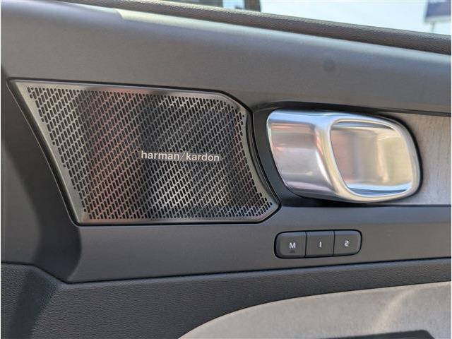 ボルボ ＸＣ４０ Ｔ４ ＡＷＤ インスクリプション ４ＷＤ R2年 (東北) 99