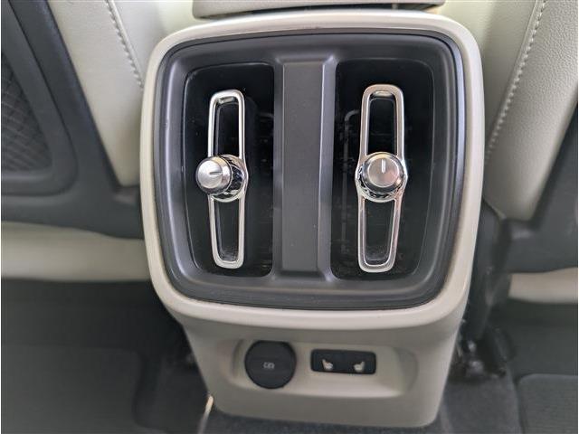 ボルボ ＸＣ４０ Ｔ４ ＡＷＤ インスクリプション ４ＷＤ R2年 (東北) 99