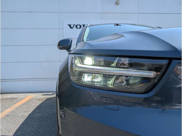 ボルボ ＸＣ４０ Ｔ４ ＡＷＤ インスクリプション ４ＷＤ R2年 (東北) 99